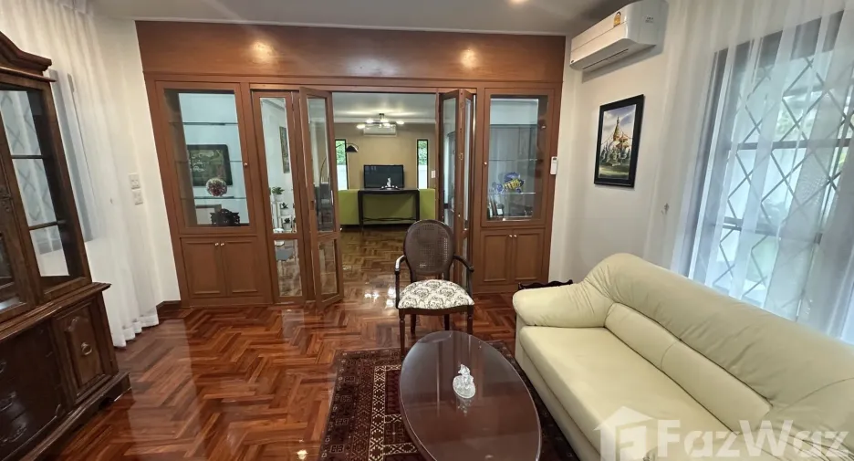 Casa en alquiler de 3 habitaciones en Watthana, Bangkok