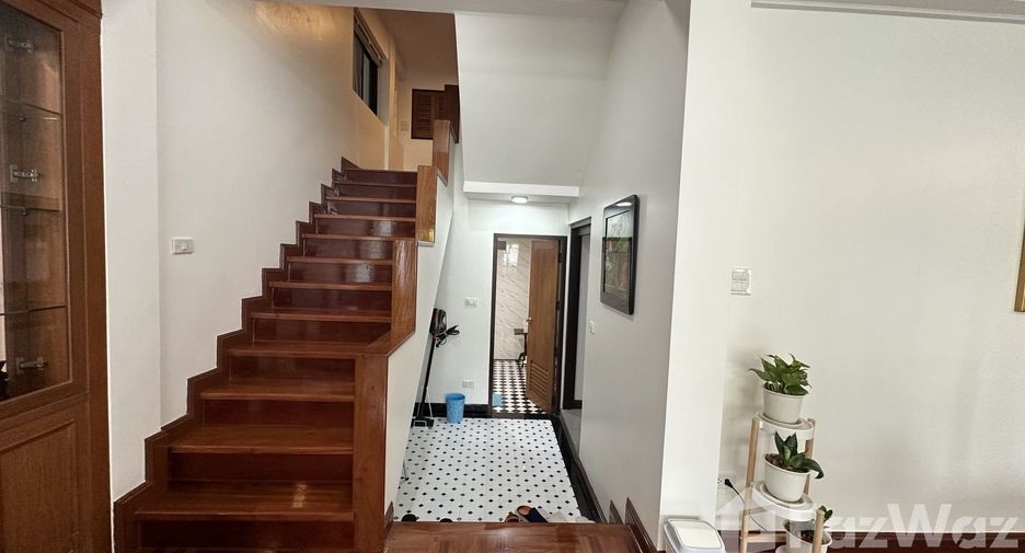 Casa en alquiler de 3 habitaciones en Watthana, Bangkok
