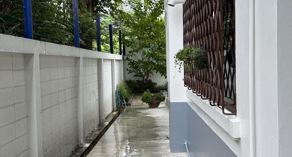 Casa en alquiler de 3 habitaciones en Watthana, Bangkok