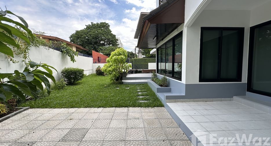 Casa en alquiler de 3 habitaciones en Watthana, Bangkok