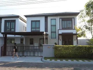 Haus zur Miete mit 3 Zimmer in Bang Phli, Samut Prakan