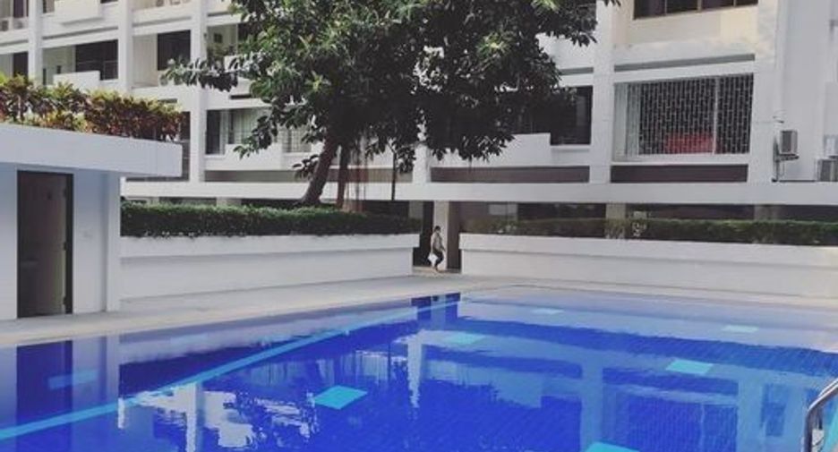 For rent 2 bedrooms condo in Watthana, Bangkok