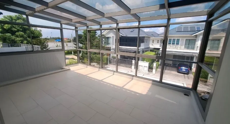 Casa en alquiler de 3 habitaciones en Prawet, Bangkok