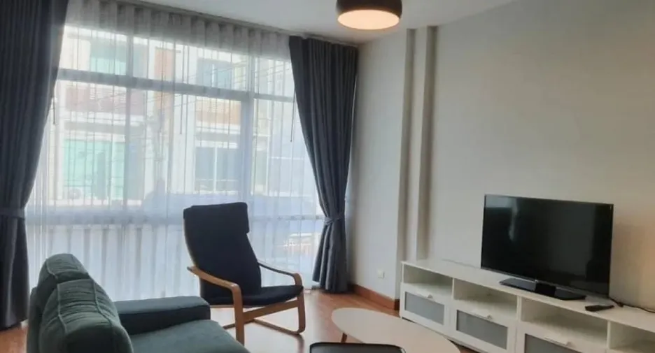 For rent 3 bedrooms townhouse in Yan Nawa, Bangkok