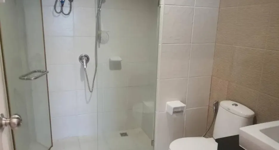 For rent 3 bedrooms townhouse in Yan Nawa, Bangkok