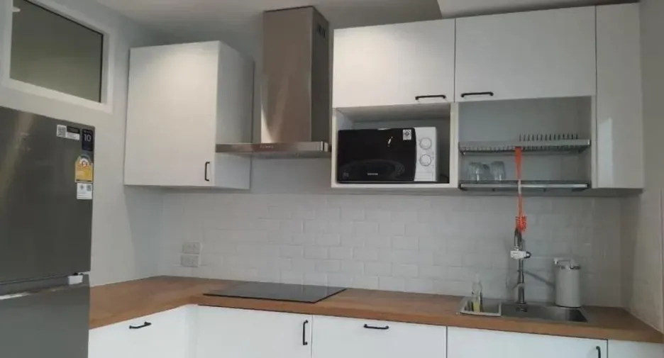 For rent 3 bedrooms townhouse in Yan Nawa, Bangkok