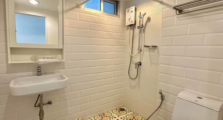 For rent 2 ベッドルーム condo in Huai Khwang, Bangkok