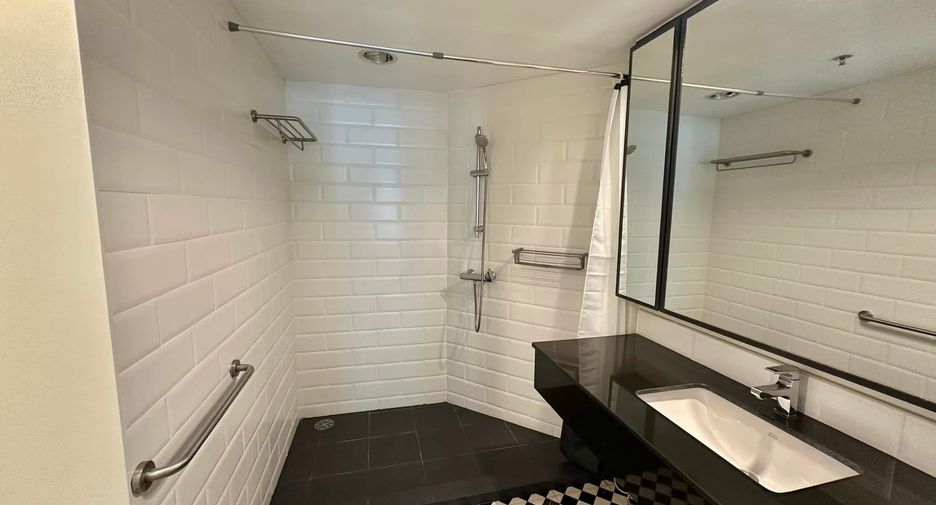 For rent 2 ベッドルーム condo in Huai Khwang, Bangkok