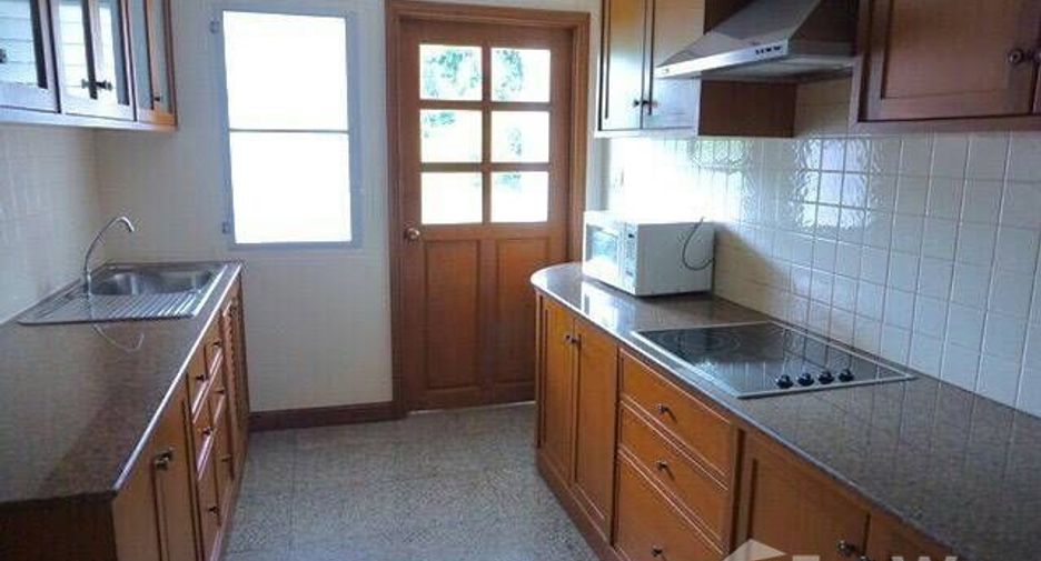 For rent 2 bedrooms apartment in Watthana, Bangkok