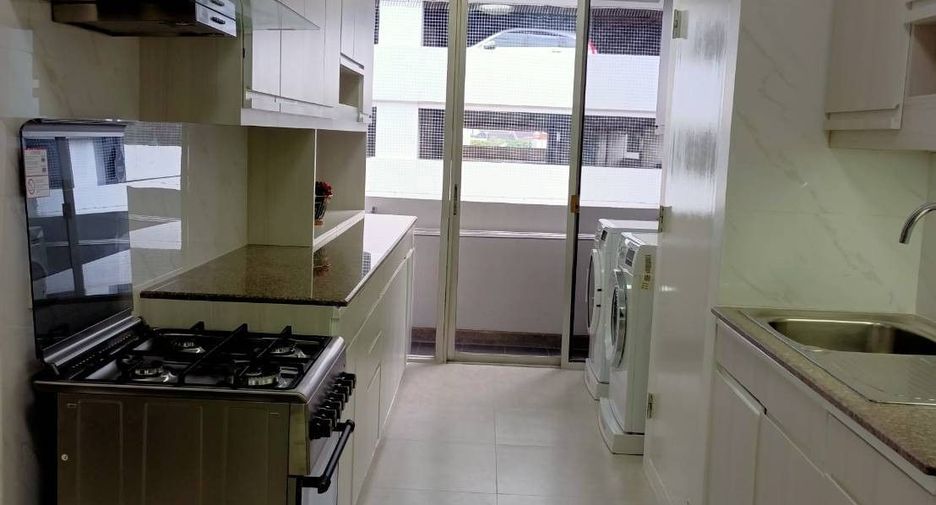 For rent 3 bedrooms condo in Khlong Toei, Bangkok