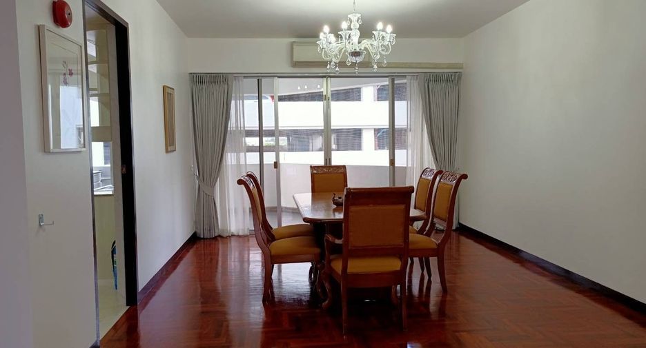 For rent 3 bedrooms condo in Khlong Toei, Bangkok