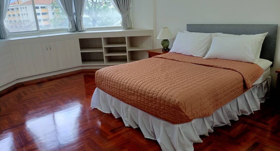 For rent 3 bedrooms condo in Khlong Toei, Bangkok