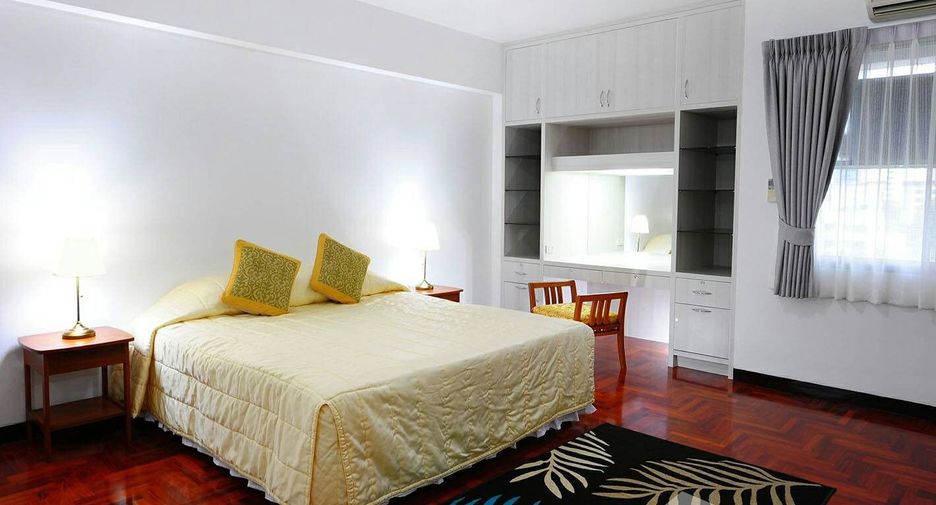 For rent 3 bedrooms condo in Khlong Toei, Bangkok