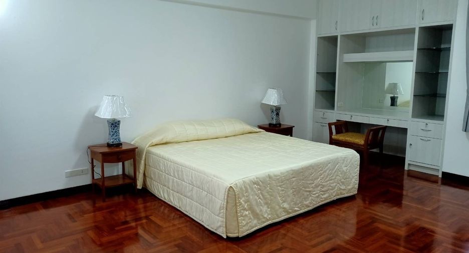 For rent 3 bedrooms condo in Khlong Toei, Bangkok