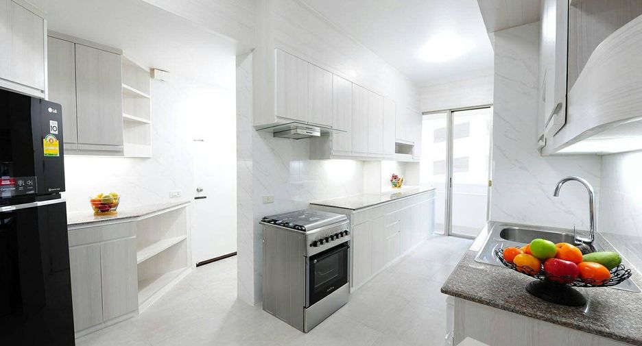 For rent 3 bedrooms condo in Khlong Toei, Bangkok