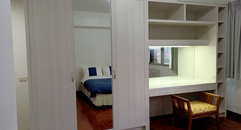 For rent 3 bedrooms condo in Khlong Toei, Bangkok