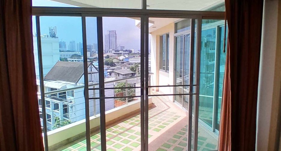 For rent 3 ベッドルーム condo in Khlong Toei, Bangkok