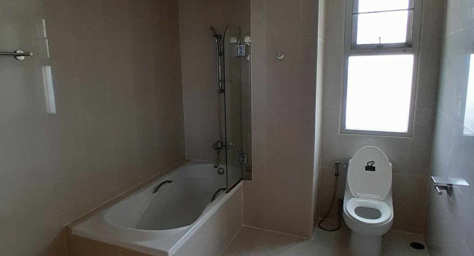 For rent 3 ベッドルーム condo in Khlong Toei, Bangkok