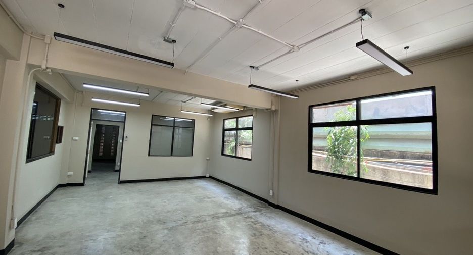 For rent office in Phra Khanong, Bangkok
