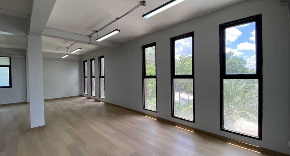 For rent office in Phra Khanong, Bangkok