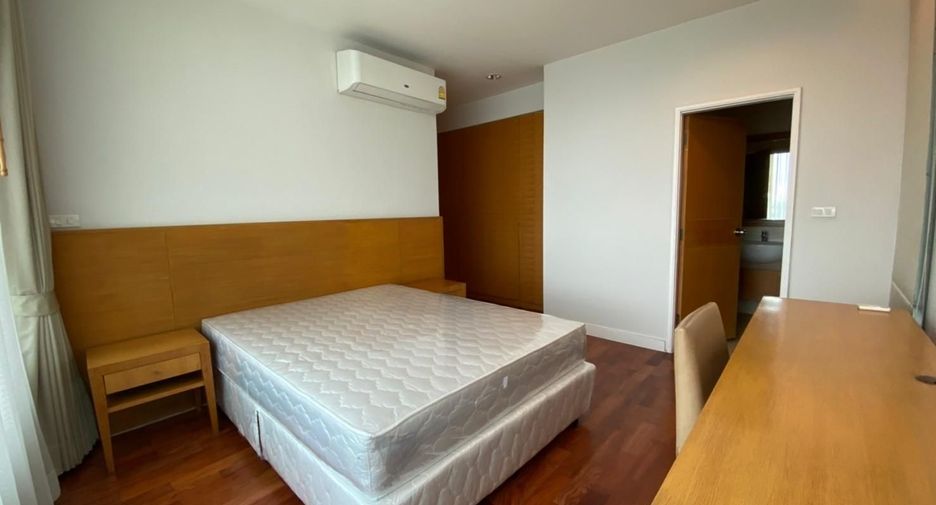 For rent 3 bedrooms apartment in Watthana, Bangkok