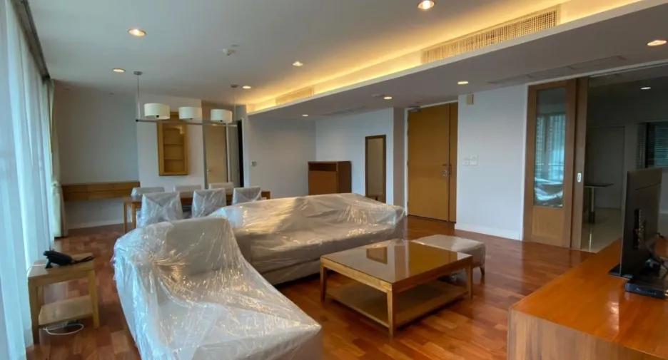 For rent 3 bedrooms apartment in Watthana, Bangkok