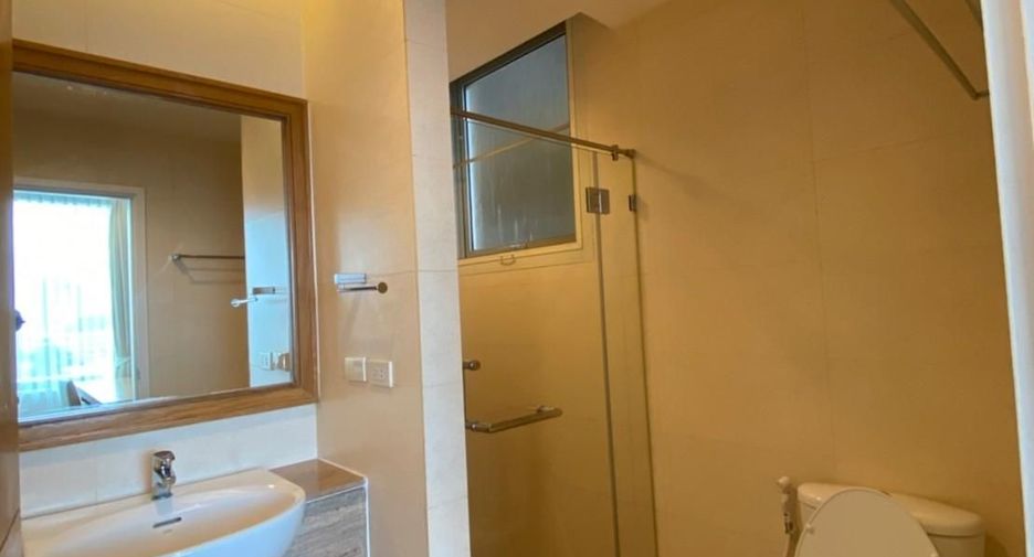 For rent 3 bedrooms apartment in Watthana, Bangkok