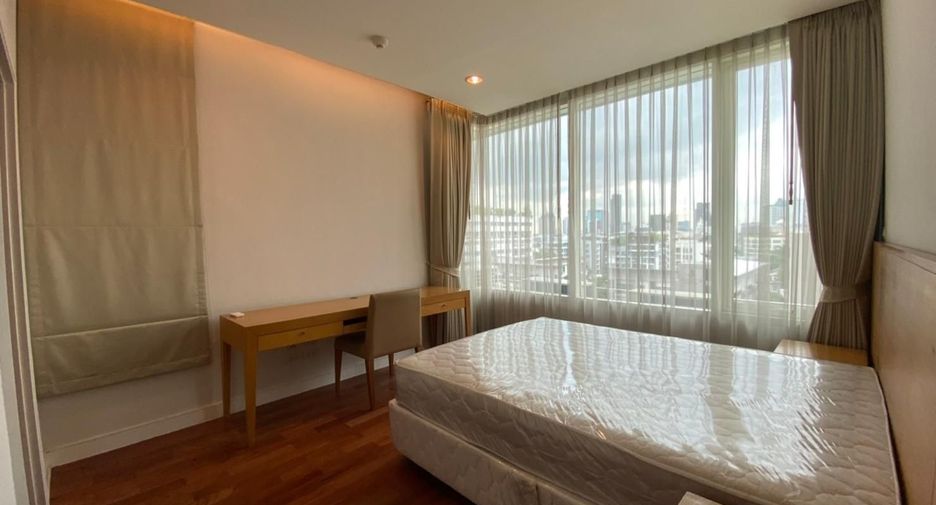 For rent 3 bedrooms apartment in Watthana, Bangkok