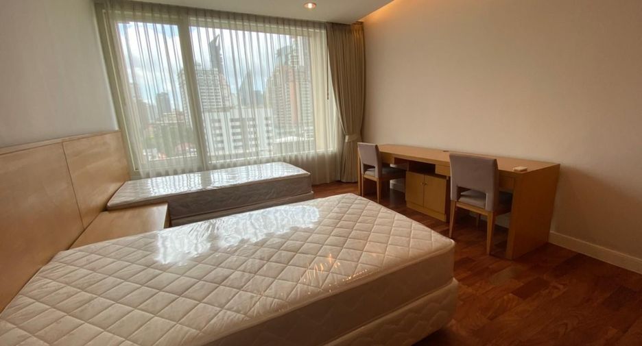 For rent 3 bedrooms apartment in Watthana, Bangkok