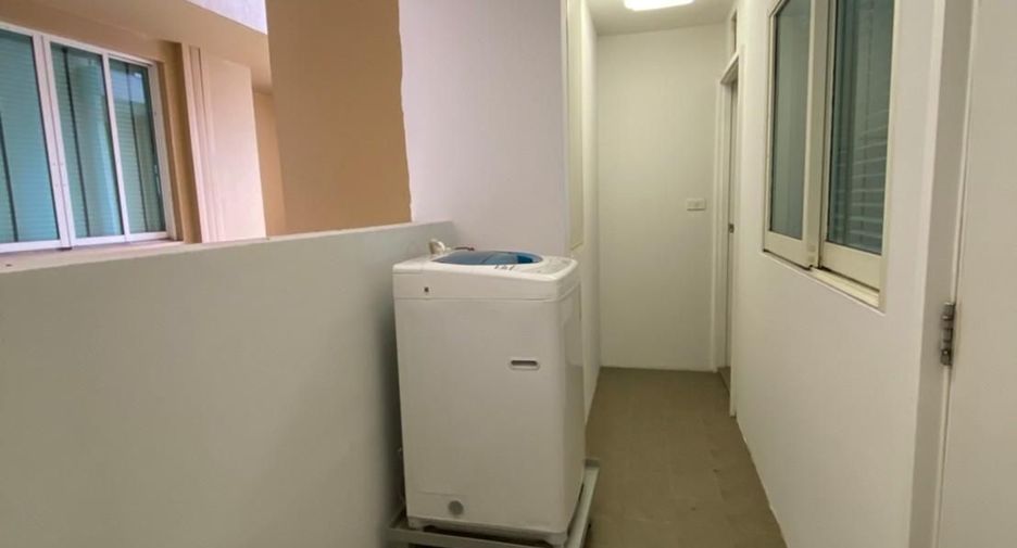 For rent 3 bedrooms apartment in Watthana, Bangkok