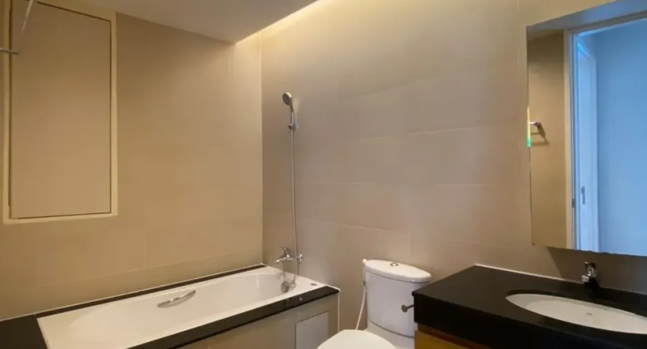 For rent 3 bedrooms apartment in Watthana, Bangkok