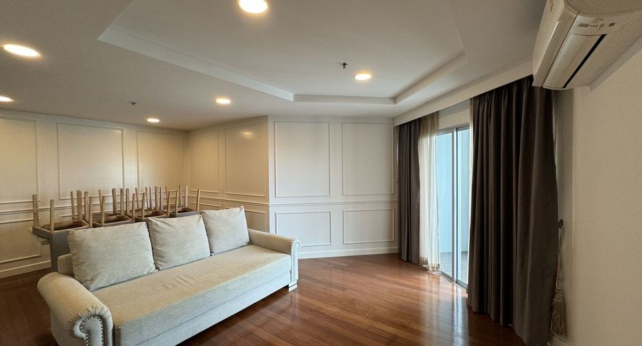 For rent 2 bedrooms condo in Huai Khwang, Bangkok