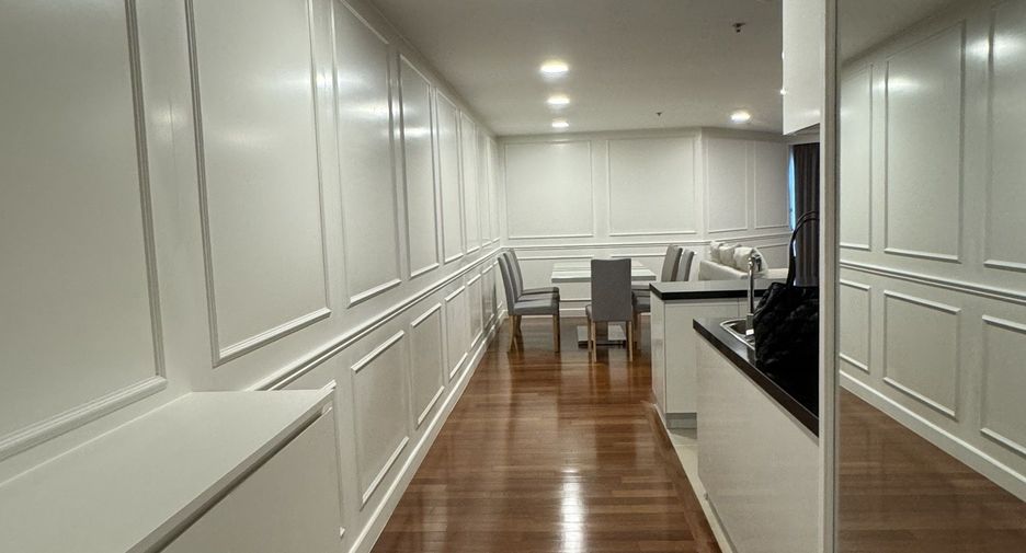 For rent 2 bedrooms condo in Huai Khwang, Bangkok