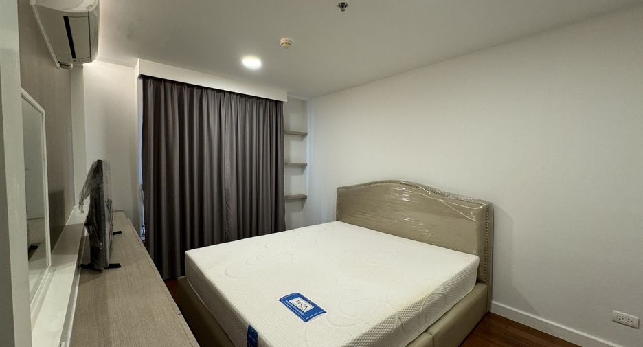 For rent 2 bedrooms condo in Huai Khwang, Bangkok