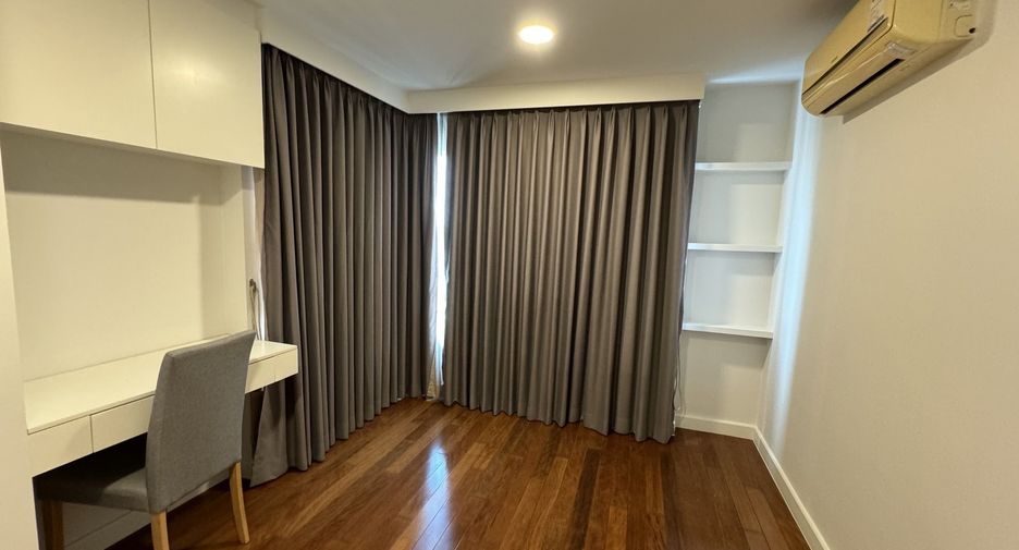 For rent 2 bedrooms condo in Huai Khwang, Bangkok
