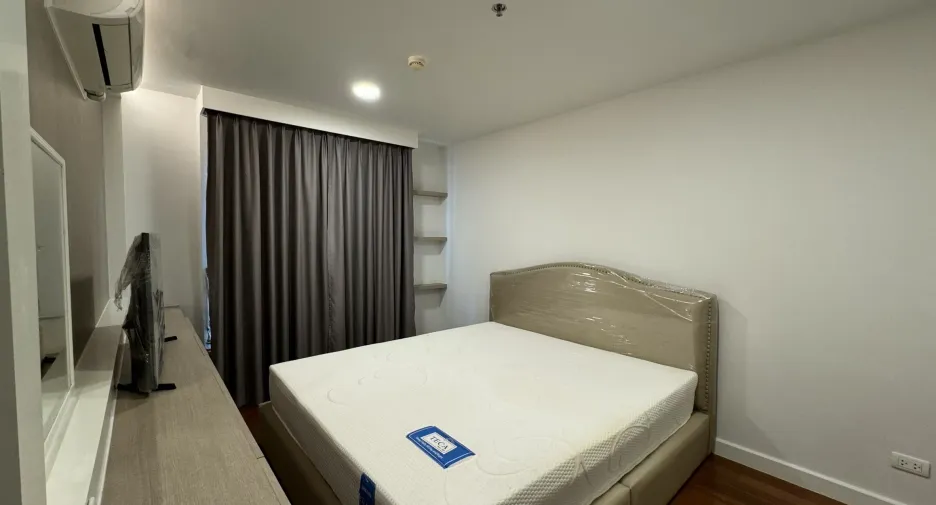 For rent 2 bedrooms condo in Huai Khwang, Bangkok