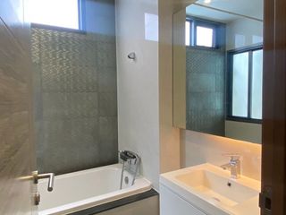 Condo en alquiler de 2 habitaciones en Phra Khanong, Bangkok