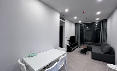 Condo en alquiler de 2 habitaciones en Huai Khwang, Bangkok