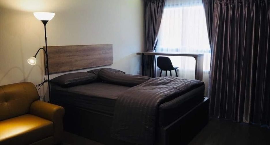 For rent スタジオ condo in Phra Khanong, Bangkok