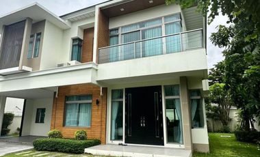 À louer 4 chambres maison à Lat Krabang, Bangkok
