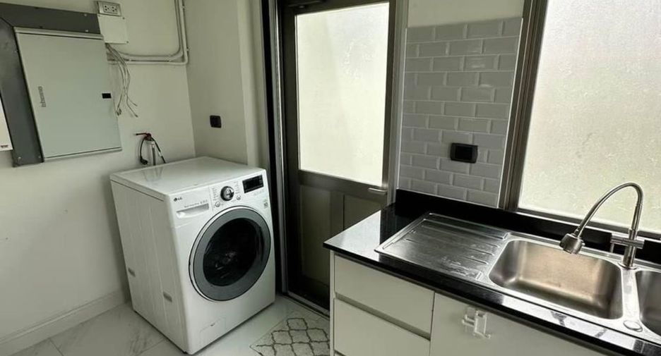 For rent 4 bedrooms house in Lat Krabang, Bangkok