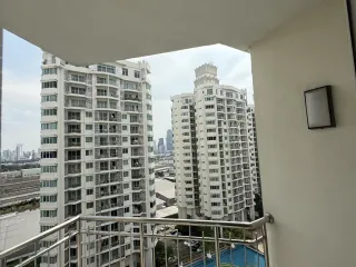 For rent 2 bedrooms condo in Huai Khwang, Bangkok