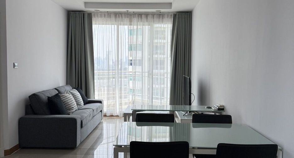 For rent 2 bedrooms condo in Huai Khwang, Bangkok