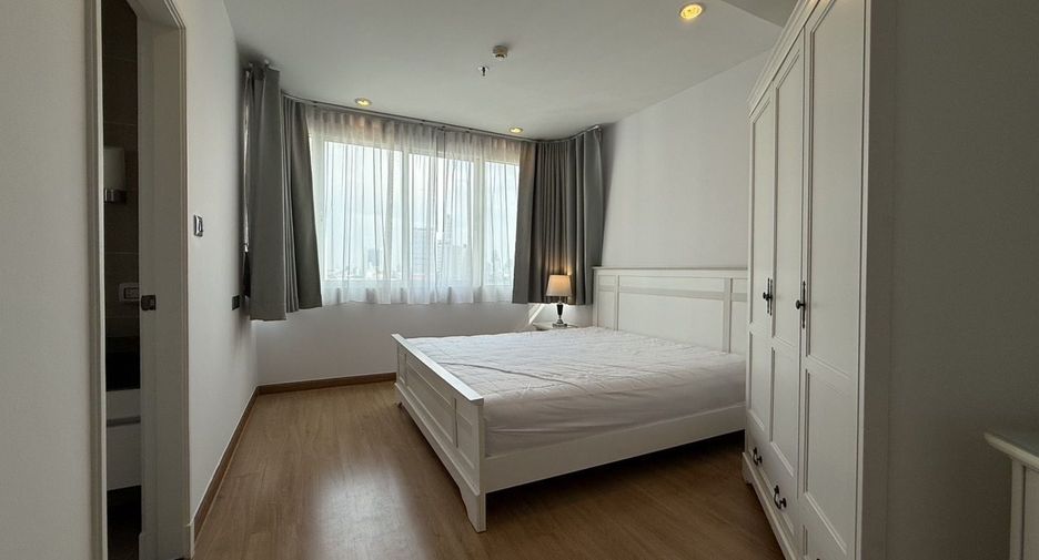 For rent 2 bedrooms condo in Huai Khwang, Bangkok