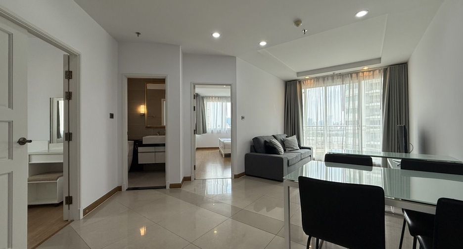 For rent 2 bedrooms condo in Huai Khwang, Bangkok