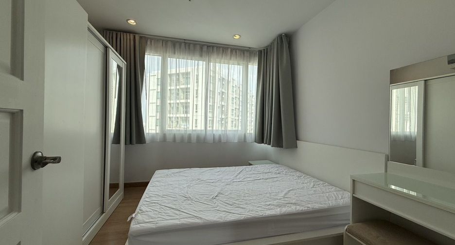 For rent 2 bedrooms condo in Huai Khwang, Bangkok