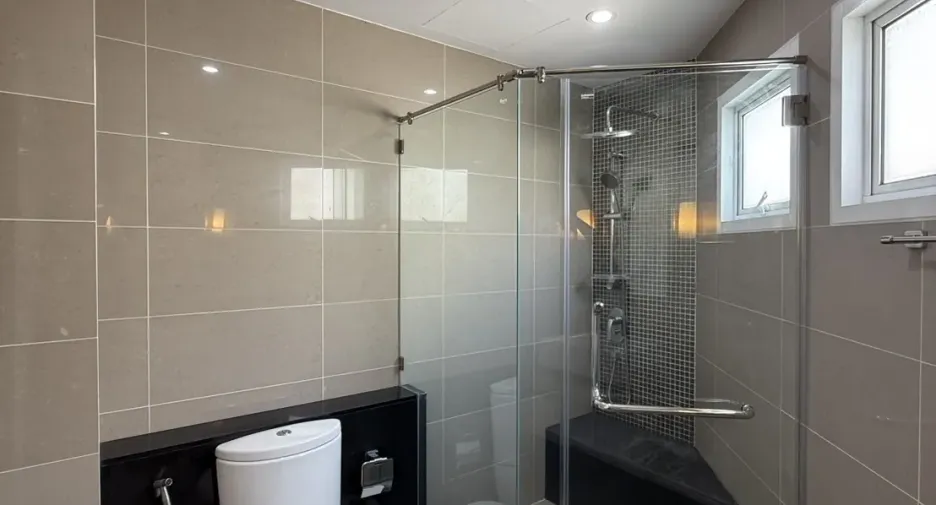 For rent 2 bedrooms condo in Huai Khwang, Bangkok
