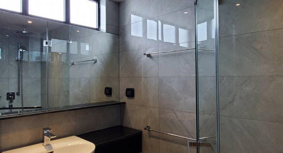 For rent 3 bedrooms apartment in Sathon, Bangkok