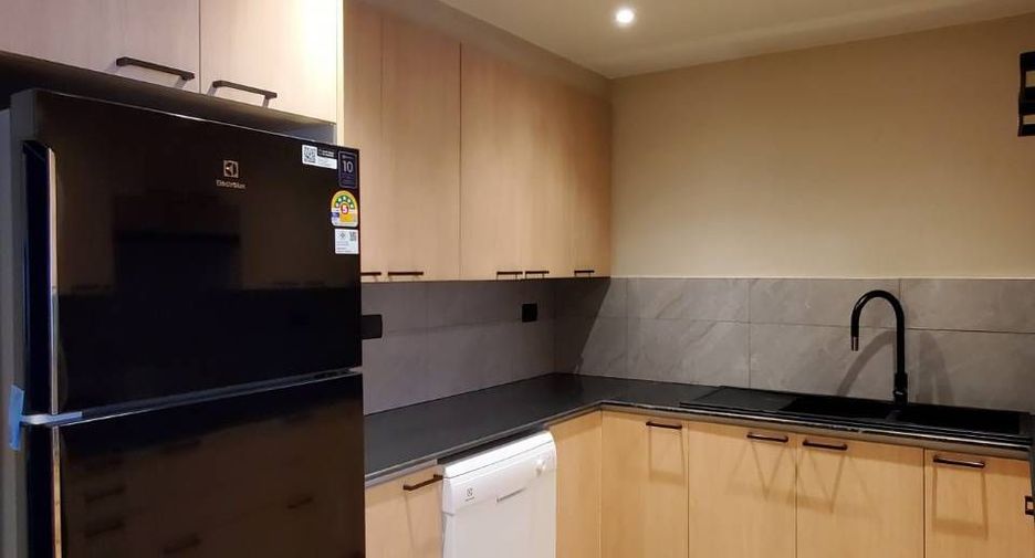 For rent 3 bedrooms apartment in Sathon, Bangkok