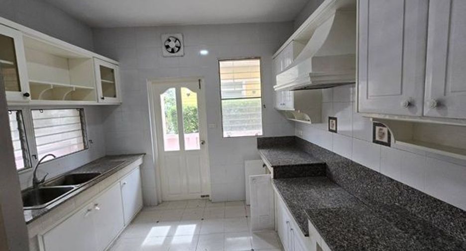 For rent 4 bedrooms house in Bang Phli, Samut Prakan